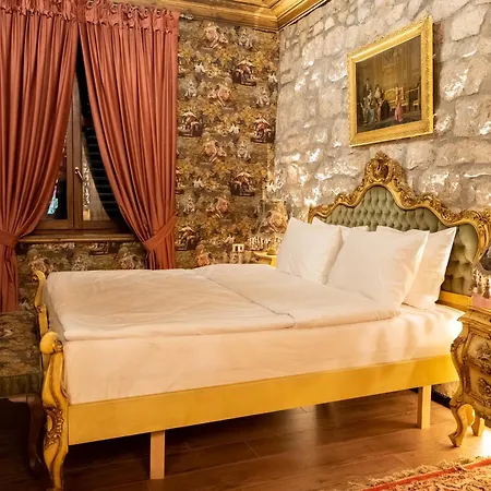 Castle Boutique Hotel *