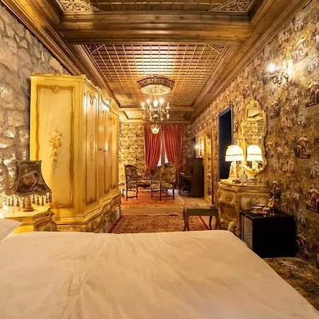 Castle Boutique * Tirana