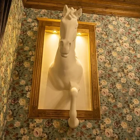 Castle Boutique Hotel *