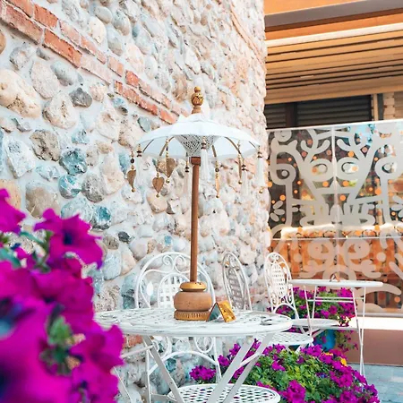 Castle Boutique * Tirana