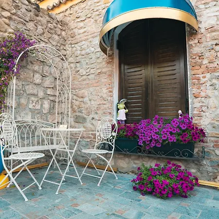 Castle Boutique Hotel *