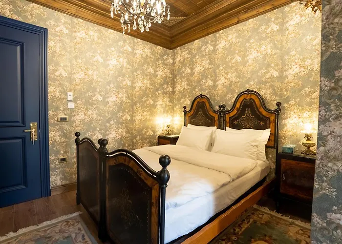 Castle Boutique * Tirana