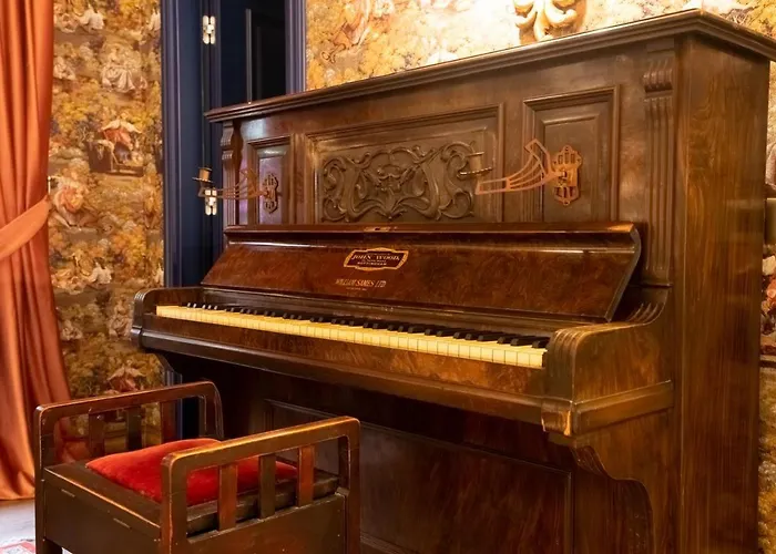 Castle Boutique Hotel *