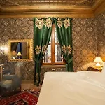 Castle Boutique *