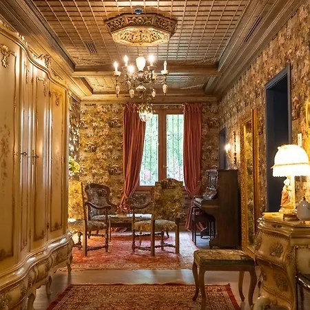 Castle Boutique Hotel *