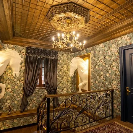 Castle Boutique *