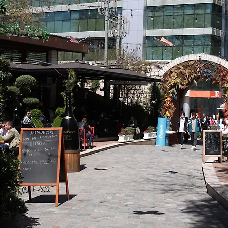 Castle Boutique 酒店 地拉那
