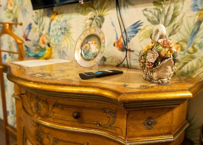 Castle Boutique * تيرانا